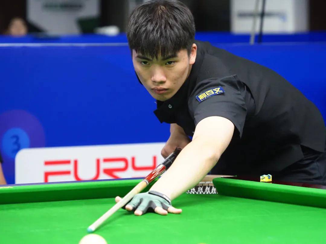 举足轻重的 举足轻重的